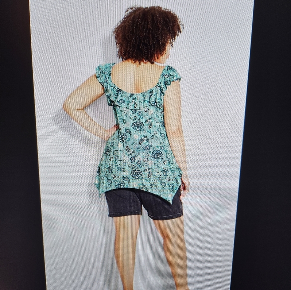 NWT Plus Size Ruffle Tank Top - Picture 2 of 6